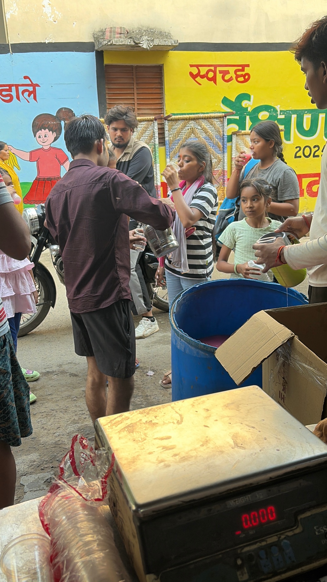 Volunteers serving chilled Rooh Afza sharbat to children in Jagriti Vihar, Ghaziabad on 15 June 2026